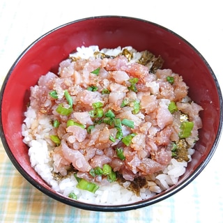 わさびとマグロのたたき丼